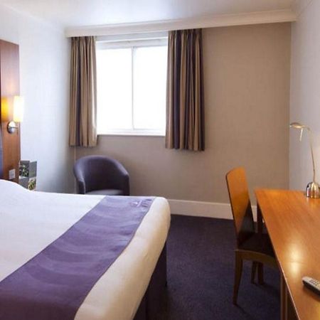 Premier Inn Pontypool Exteriör bild
