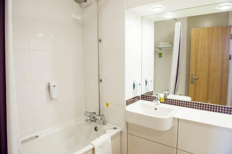 Premier Inn Pontypool Exteriör bild