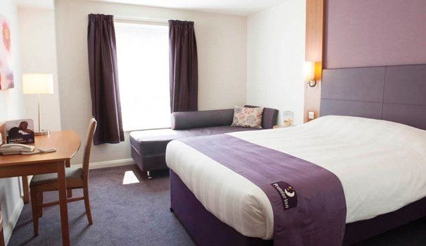 Premier Inn Pontypool Exteriör bild